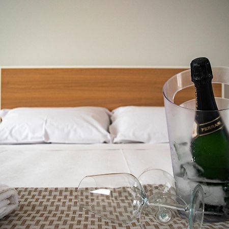 Ferrari Rooms & Apartments Porto Cesareo Buitenkant foto