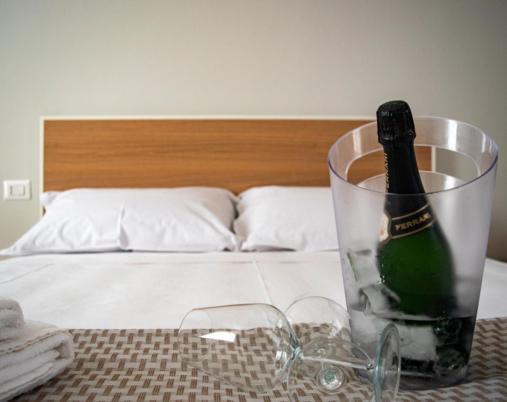 Ferrari Rooms & Apartments Porto Cesareo Buitenkant foto