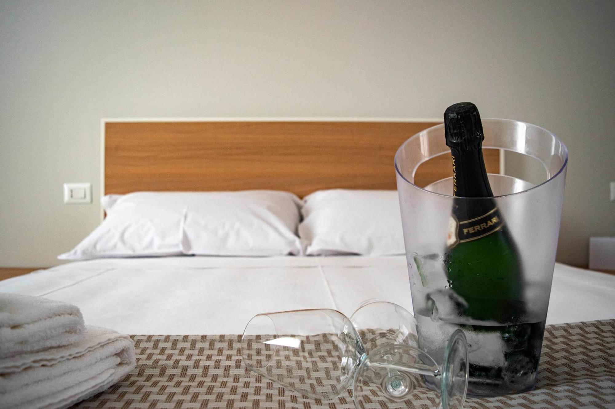 Ferrari Rooms & Apartments Porto Cesareo Buitenkant foto